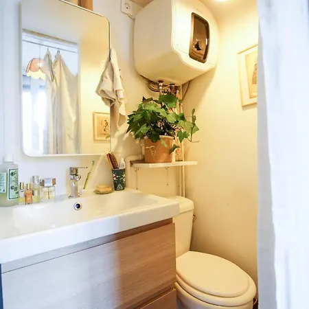 Nice Flat Near Canal Saint-martin Paris